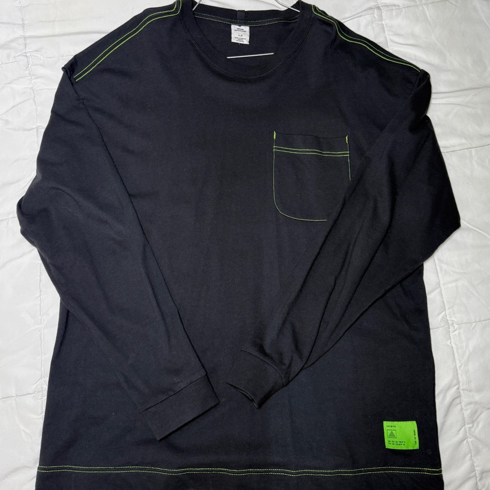 Such subtle detail yet makes such a bold statement with green stitching